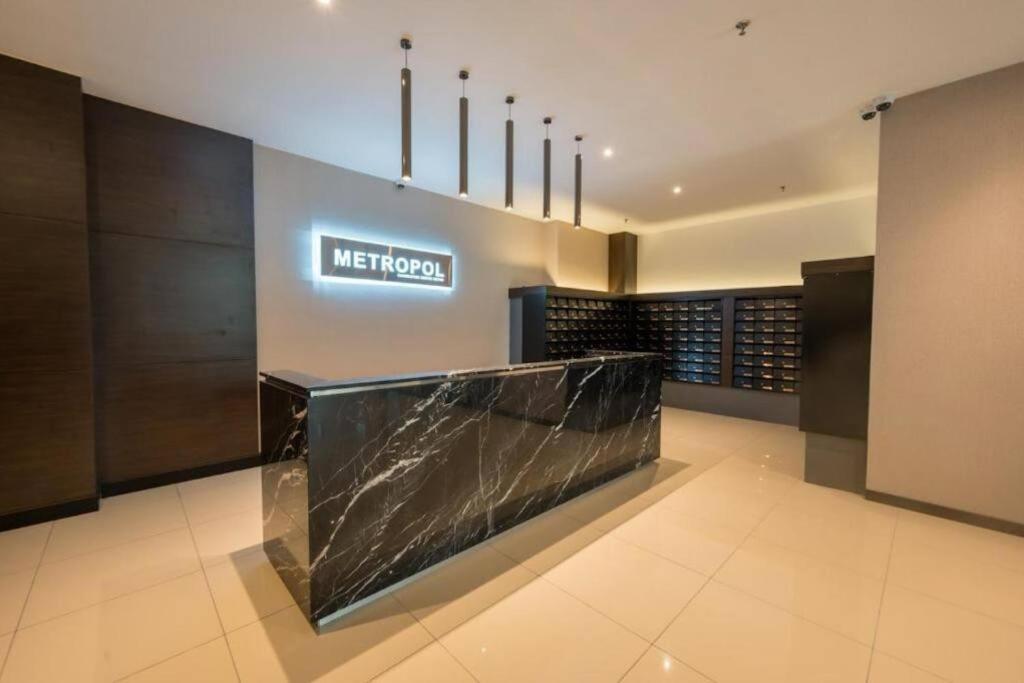 Apartment 6-8pax Bm Bandarperda Metropol 3minute Kpj Hospital *